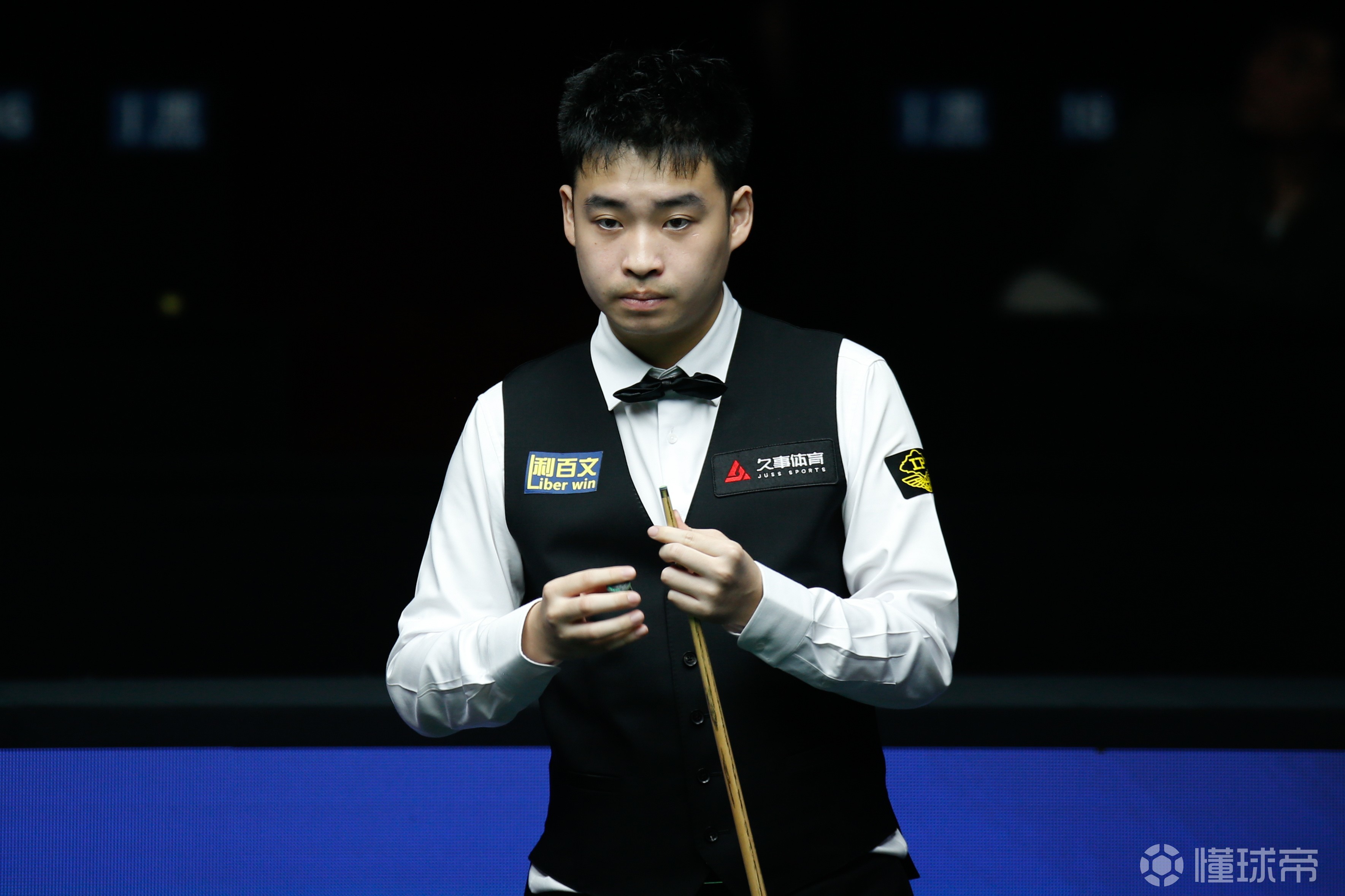 而在篮下的 而在篮下的