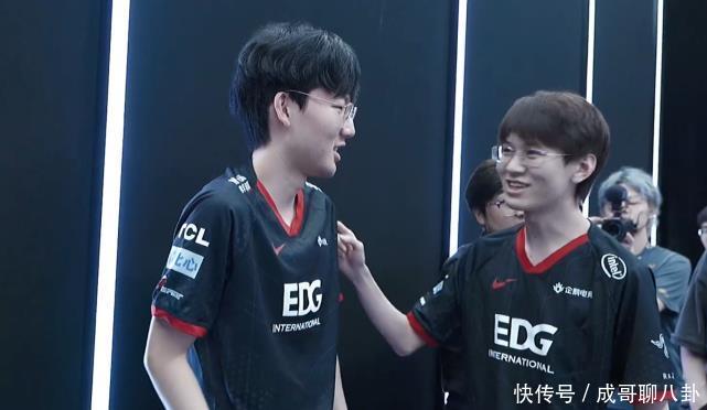 球迷提供持 球迷提供持